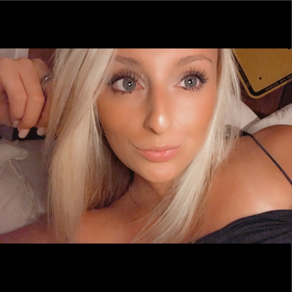 Meet your Posher, Carli